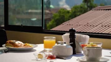 Petit déjeuner complet compris tous les jours