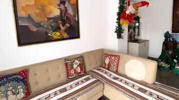 32-inch LCD TV with digital channels, TV, Netflix