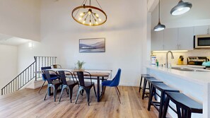 Dining - Pet-Friendly & Remodeled, Gas Grill, Near the New Rec Center, On-site Pool (Mammoth Lakes)