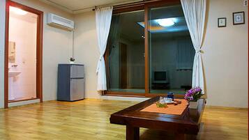 Room (Mooleung)
