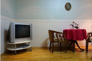 Room (Gamchoo) | Television