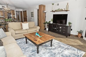 Condo, 2 Bedrooms | Living area