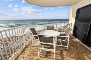 Condo, 2 Bedrooms | Outdoor dining