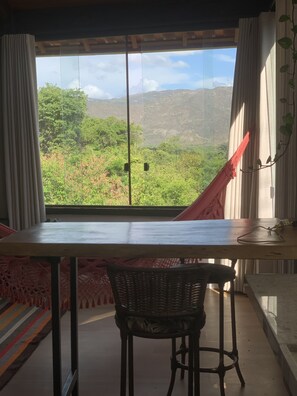 Deluxe tweepersoonskamer, voor 1 persoon, 1 queensize bed | Een minibar, verduisterende gordijnen, gratis wifi, beddengoed