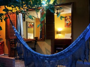 Minibar, cortinas blackout, wifi gratis y ropa de cama