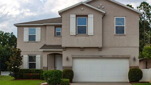 Front of property - 5 bedroom w Pool Near Disney n Universal (Kissimmee)
