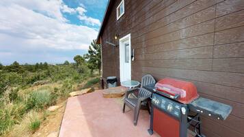 Cabin (Adorable Western Cabin with BBQ, Kitc) | Balcony