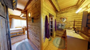 Cabin (Gorgeous Romantic Cabin with Deck BB) | Interior detail