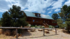 Cabin (Gorgeous Romantic Cabin with Deck  BB) | Exterior detail - Canyon View Family Lodge (Monticello)