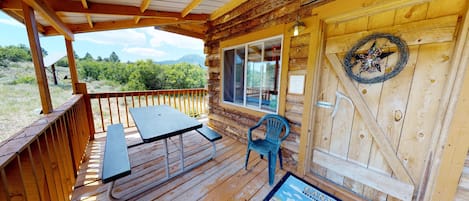 Cabin (Gorgeous Romantic Cabin with Deck BB) | Porch