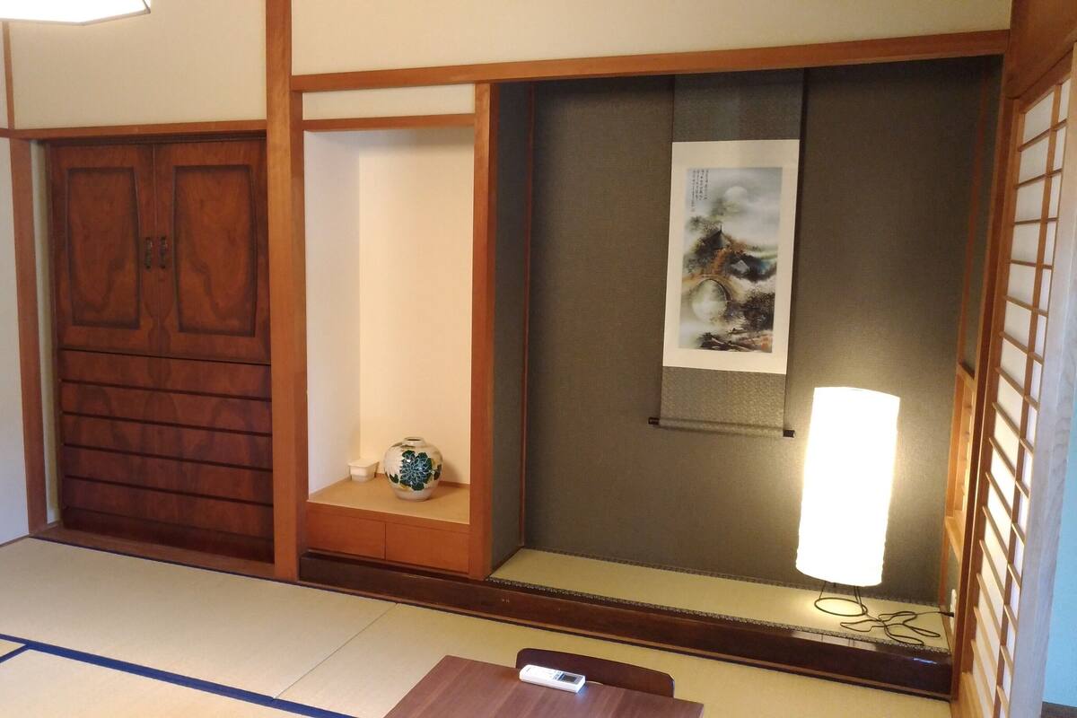 Traditionele kamer (JPN Style, Family, for 5 Guests) | Verduisterende gordijnen, een strijkplank/strijkijzer, gratis wifi