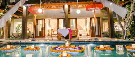 Chambre, 2 chambres, piscine privée (Villa) | Surmatelas, minibar, coffres-forts dans les chambres