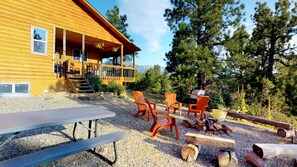 BBQ/picnic Area - Cozy Mountain AfriCabin (Monticello)