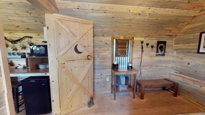 Living room - Western Cowboy Barn (Monticello)