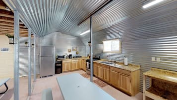 Refrigerador, microondas y cafetera y tetera