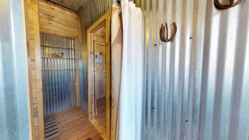 Cabin (Stunning Cabin in The Western Barn w/) | Spa