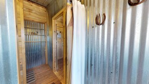 Cabin (Stunning Cabin in The Western Barn w/) | Spa - Western Cowboy Barn (Monticello)