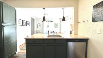 House, 4 Bedrooms | Interior