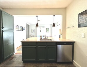 House, 4 Bedrooms | Interior