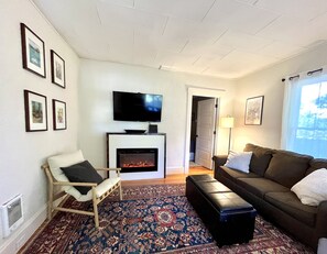 House, 4 Bedrooms | Living area