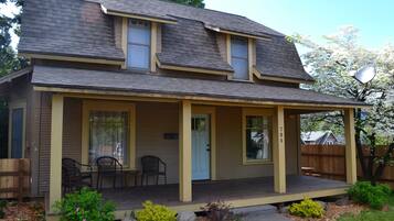 House, 4 Bedrooms | Exterior