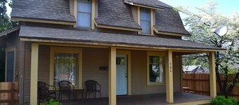 Comfortable Lucky Home, Minutes Away to The Columbia River Gorge by RedAwning