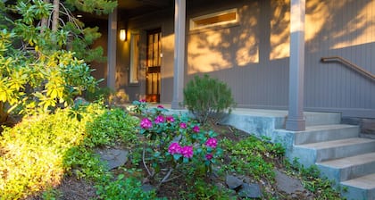 #5 At Broken Top 2 Bedroom Villa by RedAwning