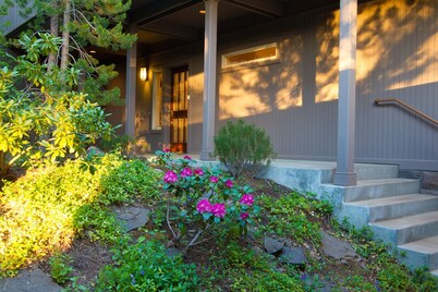 #5 At Broken Top 2 Bedroom Villa by RedAwning