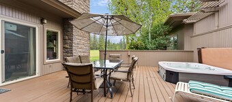 #5 At Broken Top 2 Bedroom Villa by RedAwning