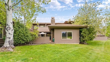 House, 2 Bedrooms | Exterior