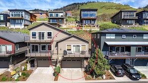 House, 3 Bedrooms | Exterior - River Scene 30 Day Minimum 3 Bedroom Home by RedAwning (White Salmon)