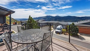 House, 3 Bedrooms | Outdoor dining - River Scene 30 Day Minimum 3 Bedroom Home by RedAwning (White Salmon)