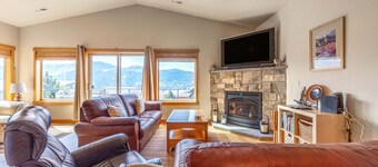River Scene 30 Day Minimum 3 Bedroom Home by RedAwning