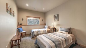 House, 3 Bedrooms | 3 bedrooms, free WiFi - River Scene 30 Day Minimum 3 Bedroom Home by RedAwning (White Salmon)