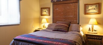 Hood View 4 Bedroom Cabin by RedAwning