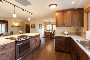 ครัวส่วนตัว | ตู้เย็น, เตาอบ, เครื่องชงกาแฟ/ชา, เตาปิ้งขนมปัง