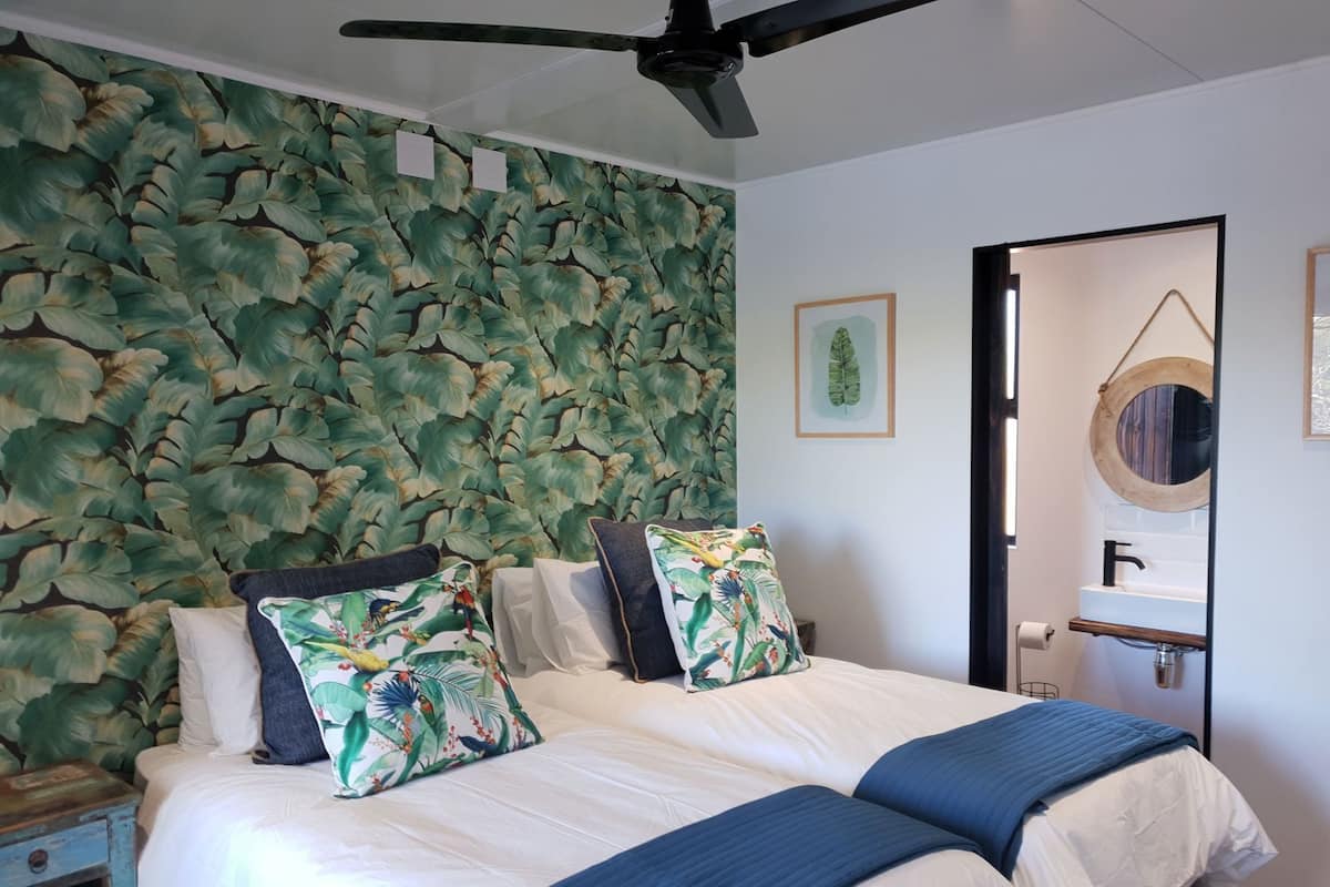 Premium bedding, down comforters, minibar, individually decorated
