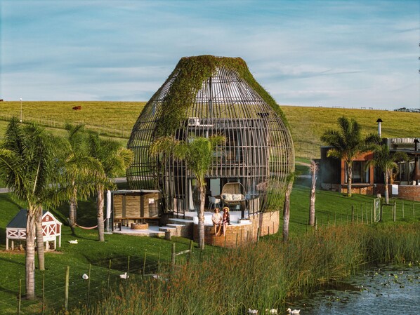 Eco Coconut 7 (4-6 sleeper) | Lake view - Buff & Fellow Eco Cabins (George)