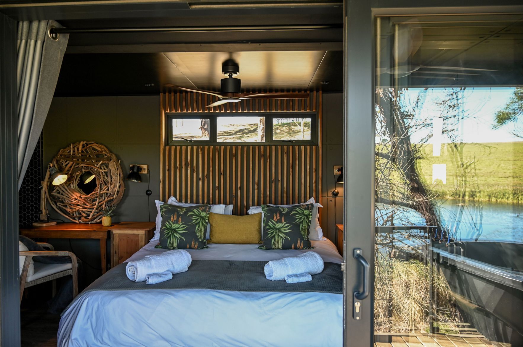 Premium bedding, down comforters, minibar, individually decorated