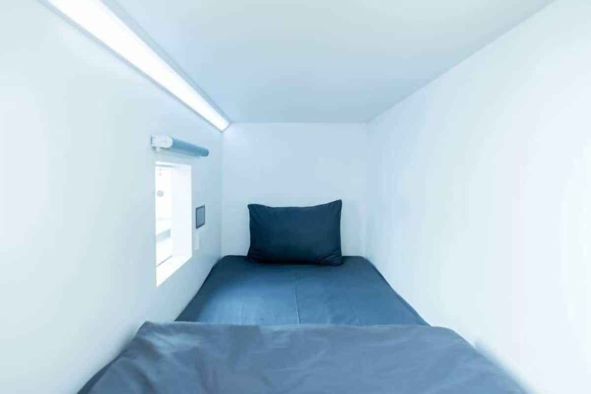 Blackout drapes, WiFi (free), bed sheets