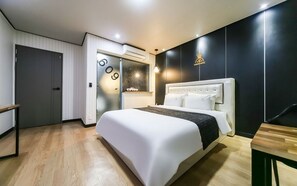Premium A | Desk, blackout drapes, soundproofing, free WiFi - Luxury Motel (Changwon)