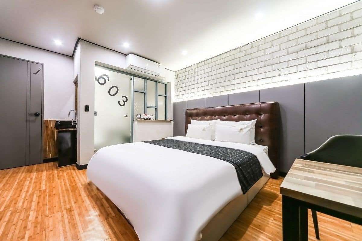Habitación Premium | Escritorio, cortinas opacas, sistema de insonorización y wifi gratis