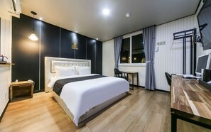 Premium A | Desk, blackout drapes, soundproofing, free WiFi - Luxury Motel (Changwon)