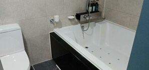 Premium A | Bathroom | Free toiletries, hair dryer, bathrobes, slippers - Luxury Motel (Changwon)