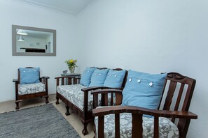 Classic Cottage, 1 Bedroom | Living room