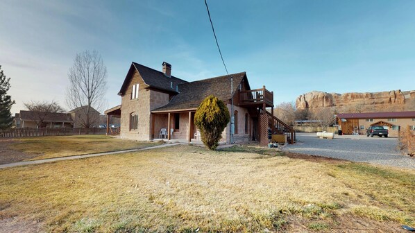 Cottage (Stunning Rock House located near the ) | Exterior