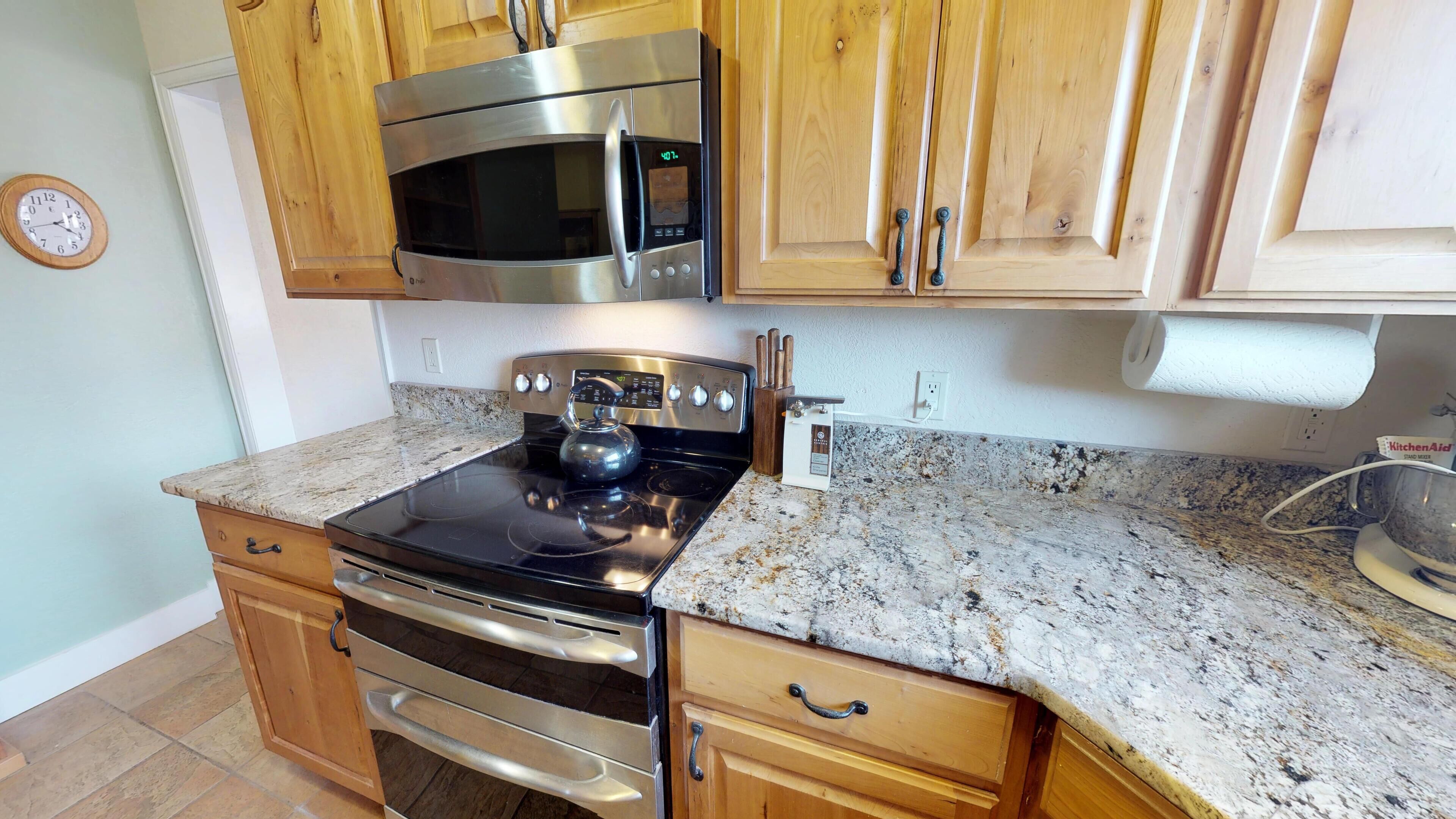 Småhus (Stunning Rock House located near the ) | Eget kjøkken | Kjøleskap, mikrobølgeovn, ovn og kokeplater