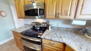 Cottage (Stunning Rock House located near the ) | Private kitchen | Full-size fridge, microwave, oven, stovetop - Bluff Family Retreat (Bluff)