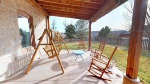 Cottage (Stunning Rock House located near the ) | Balkoni