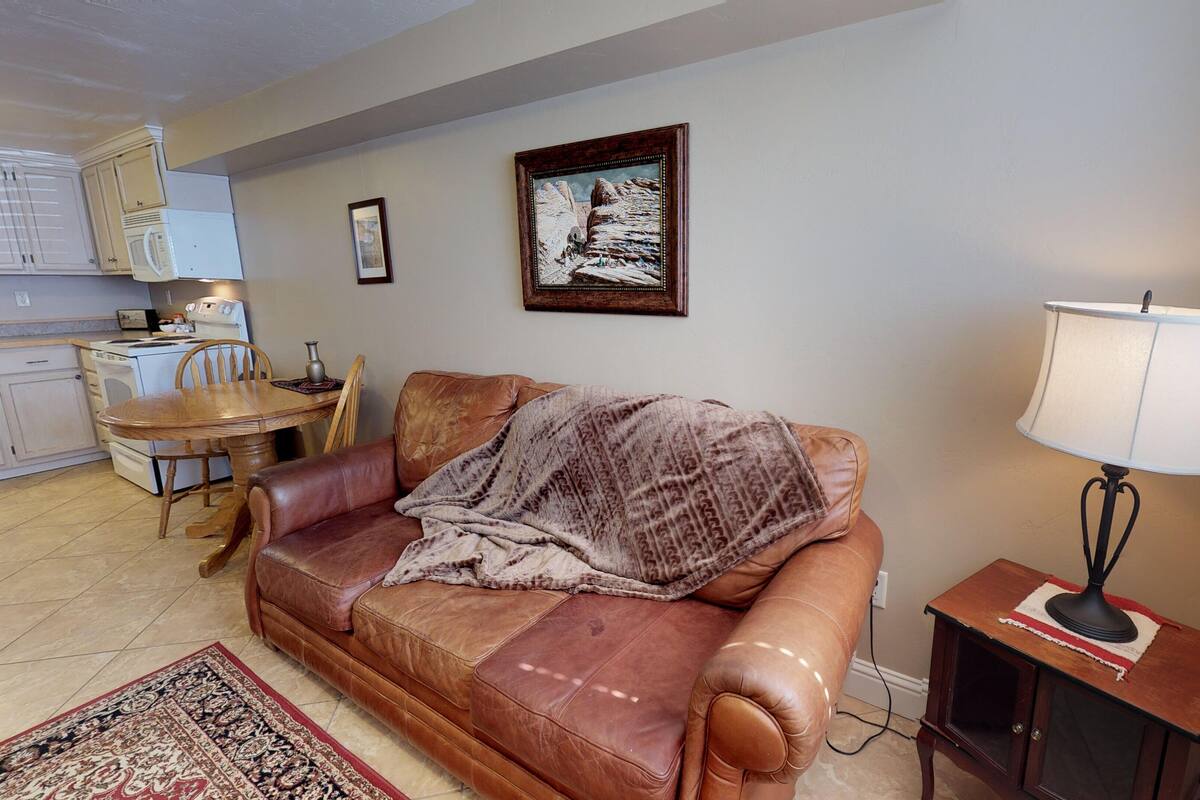 公寓式客房 (Cozy Condo located near the Historic ) | 笔记本电脑工作区、免费 WiFi、床单